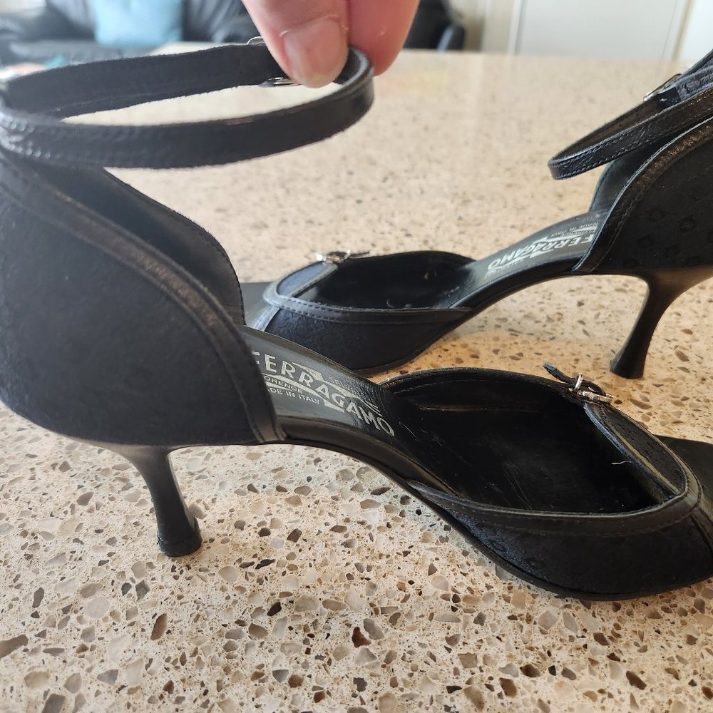 Vintage Strappy Black Heels- Salvatore Ferragamo 9 1/2 2A - Picture 3 of 8